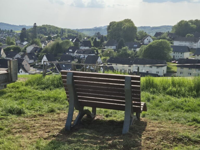 ...mit wunderbarem Ausblick auf Schnellenbach.